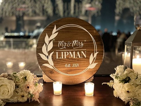 Mr and Mrs Lipman wedding sign